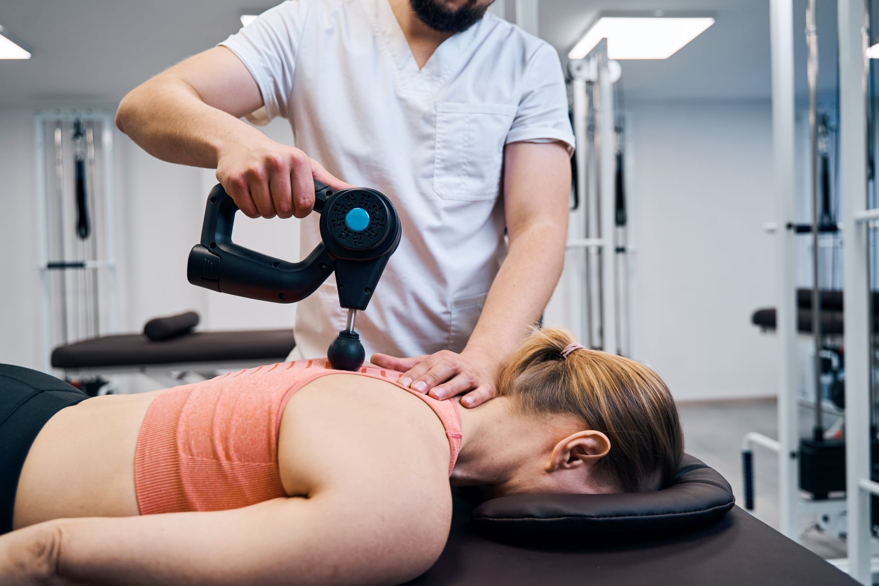R3X percussion therapy device for immediate post-training muscle relief